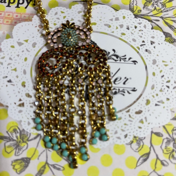 Plunder Pineapple Necklace and Earring set - Picture 4 of 6